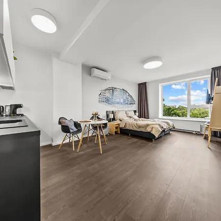 Panoramic Castle View In The Modern דירה *